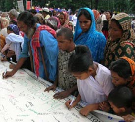 A White Band rally in Bangladesh—one of many efforts worldwide calling for action against poverty. This event was organized by the People’s Forum on the MDGs and Campaign for Popular Education.